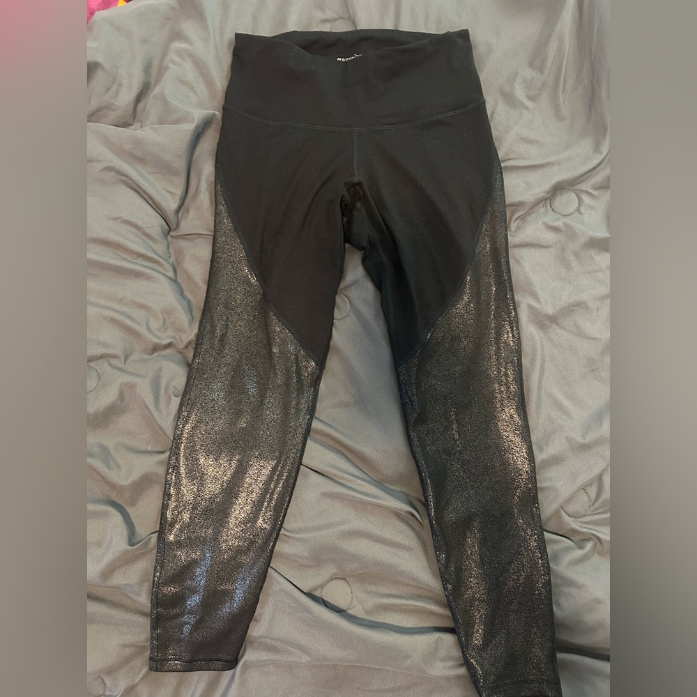 Old navy active medium petite leggings with shiny bottom designs.